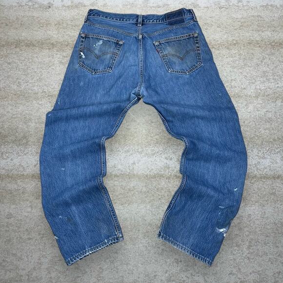 Vintage Levis Jeans 501 Straight Fit Button Fly Medium Wash Denim Distressed 90s - Picture 1 of 6